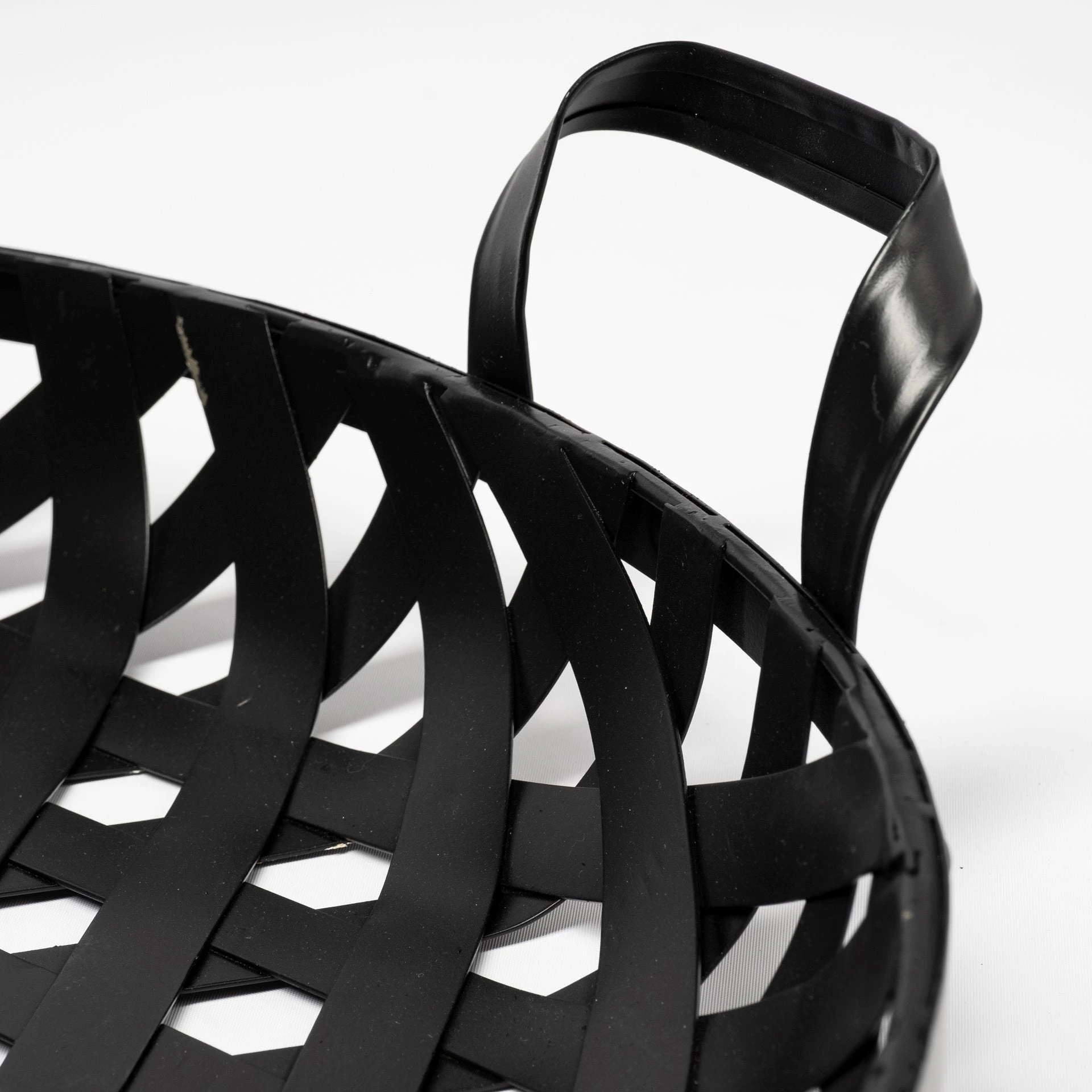 Outlet 👏 Mercana Lito (Set Of 2) Black Woven Metal Round Serving Trays - 26.8L X 23.8W X 5.5H 🔔 6 Outlet 👏 Mercana Lito (Set Of 2) Black Woven Metal Round Serving Trays - 26.8L X 23.8W X 5.5H 🔔 - Image 6